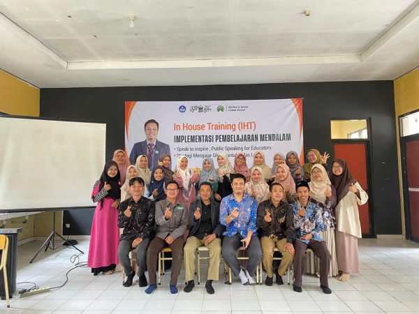 Teachers and staff of MAGS attending a training session on deep learning and public speaking at the MAGS auditorium, August 9, 2025, led by trainer Mr. Andi Gunawan, M.LIS.